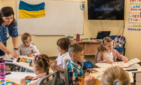 Уряд України запроваджує зміни в навчальному процесі для дітей, що тимчасово перебувають за кордоном