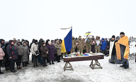 Пішов у вічність як справжній Лицар Світла - у Мирівці попрощалися із воїном Олександром Пендюром