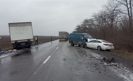 Лобове зіткнення на трасі