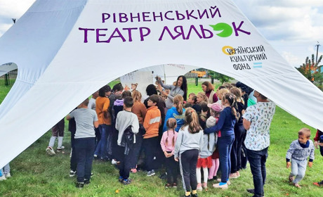 У Вараський район завітає обласний театр ляльок. Вистави покажуть у Володимирці, Воронках, Заболотті