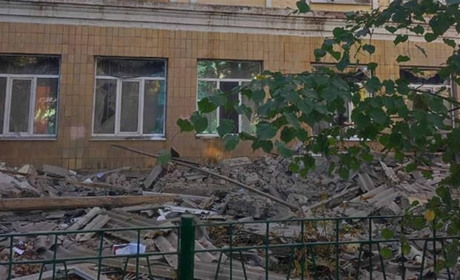 Росіяни вночі обстріляли Курахове. Зруйнована гімназія та житлові будинки