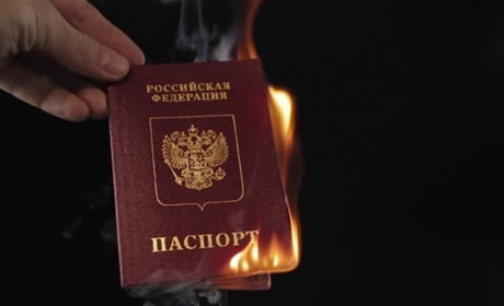 Громадянка рф, яка живе на Білопільщині, спалила свій російський паспорт