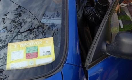 Окупанти вимагають від мешканців Бердянська оформити перепустки для пересування на авто