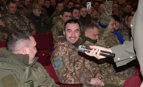 "Нас називають зірками… Але справжні зірки ви, наші захисники!": концерт для українських воїнів