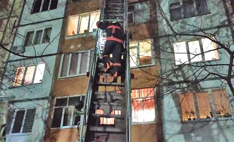 У Вараші в зачиненій квартирі виявили тіло чоловіка