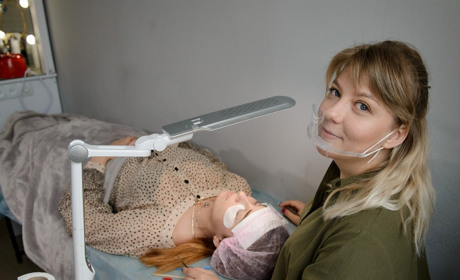 Була першою, хто почав займатися ламінуванням вій. Історія бровістки із Біляївки