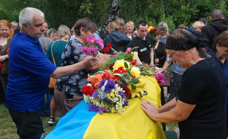 У рідній Гамаліїївці провели в останню путь воїна, який майже рік вважався зниклим безвісти