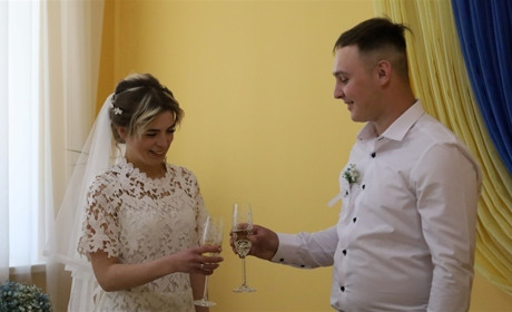 У Звягелі привітали молодят, які зареєстрували шлюб у Міжнародний день сім'ї