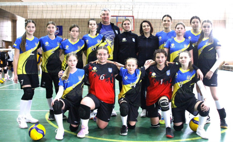 Юні волейболістки зі Старокостянтинова вийшли до фіналу чемпіонату України