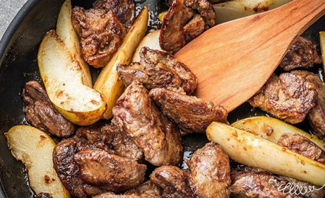 Рецепт дня: куряча печінка з карамелізованою грушею