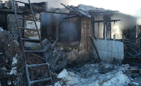 Вночі у Тучному згорів будинок. Небайдужі односельці оголосили збір коштів для постраждалих