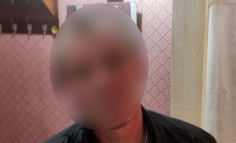 Оголосили підозру 52-річному чоловікові, який вчиняв психологічне насильство над своєю донькою