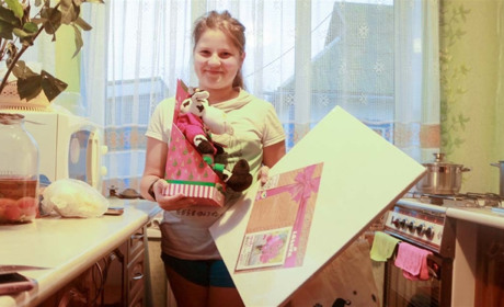 Велосипед, планшети, письмовий стіл і батут від благодійників