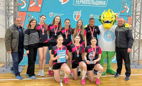 Юні чортківські баскетболісти і волейболістки пробились до фіналу турніру «Пліч-о-пліч»