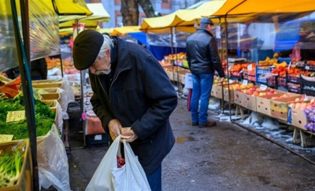 Ціни на ринку "Урожай": скільки коштують продукти у Звягелі