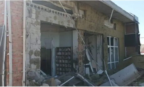 Окупанти ударили по медзакладу на Херсонщині: під завалами знайшли тіло жінки