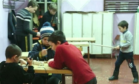 У сільському центрі народної творчості навчають шити, ліпити з глини та обробляти деревину