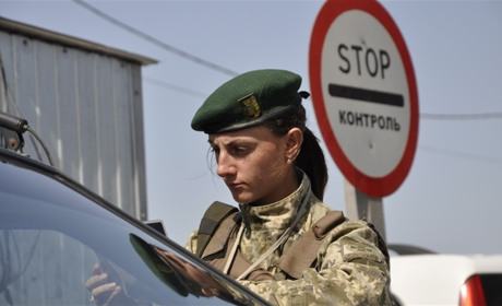 Кухонне приладдя вартістю понад 10 тисяч гривень намагались нелегально провезти через КПВВ«Мар’їнка»