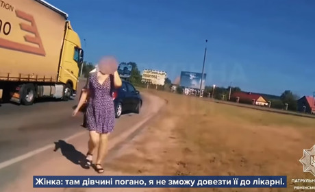 Стало зле: сарненські патрульні допомогли оперативно відвезти жінку в лікарню