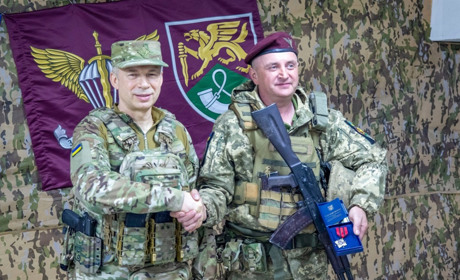 Бійця десантно-штурмових військ із Сарненського району відзначив Сирський