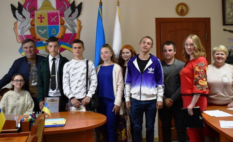 Міський голова пообіцяв підтримати при вступі до ВНЗ звягельських випускників-сиріт