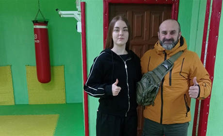 Юні спортсмени клубу "Акула" передали захисникам святкові гостинці