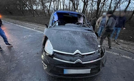 Внаслідок ДТП на Чортківщині жінка вилетіла з автівки через лобове скло