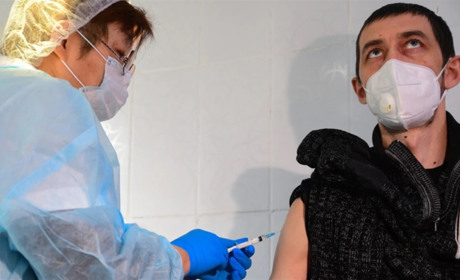 Як у Біляївці проходить вакцинація: скільки людей її отримали, хто в черзі, і чи є побічні ефекти