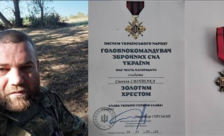 Військового зі Старокостянтинівщини відзначили нагородою Головнокомандувача ЗСУ «Золотий Хрест»