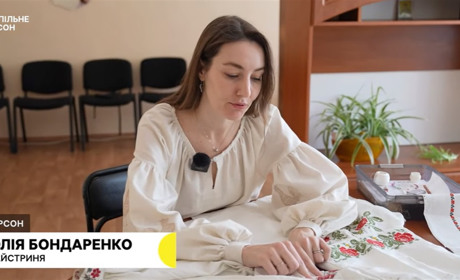 Переселенка відтворила унікальну вишиванку, що розповідає історію Херсонщини