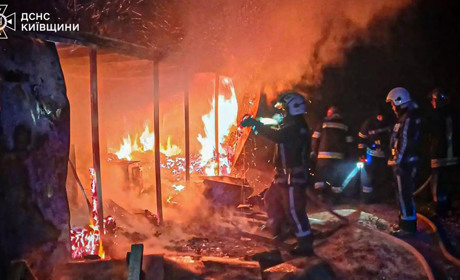 У Стайках , що на Ржищівщині, згорів житловий вагончик: постраждав чоловік