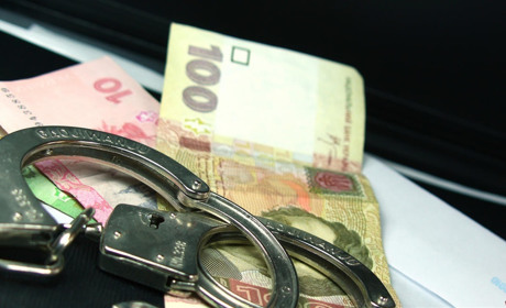 У Білопіллі жінка намагалася підкупити поліцейського