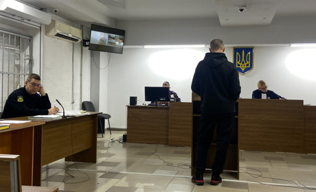 "Якщо хтось ворухнеться, стріляємо без попередження": судять уродженця Нової Каховки