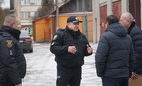 На Кременеччині передали авто для правоохоронців на передову
