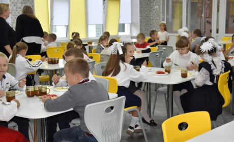 Новороманівський ліцей на Звягельщині отримав новий харчоблок: фото