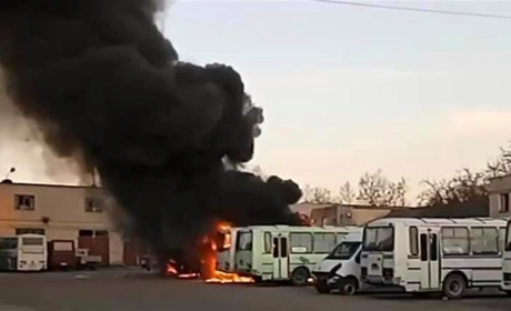 Виліт, 2-3 секунди і приліт: окупанти продовжують нищити Каховку