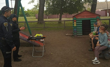 Поліцейські провели виховний захід для ворожбянської малечі