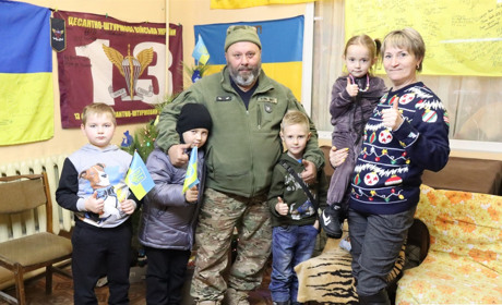 Солодкі подарунки від волонтерів