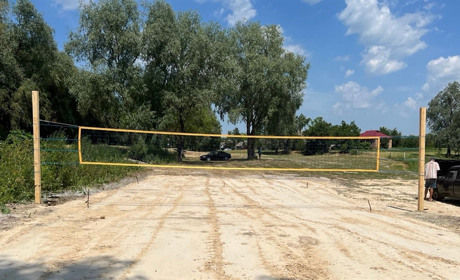 У Дем'янцях на Переяславщині облаштували волейбольний майданик. Завтра там відбудеться турнір