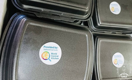 Волонтери World Central Kitchen нагодували гарячими обідами нужденних у Покровську