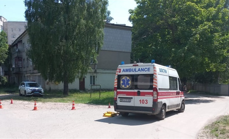 Шосткинські правоохоронці оперативно розшукали водія, який наїхав на 90-річну жінку