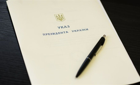 Президент України відзначив херсонських медиків державними нагородами