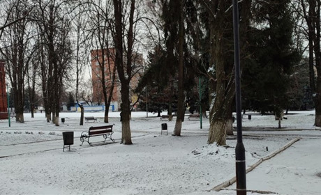 "Невже хлопці заслужили?" Молодь влаштовує гучні дискотеки з російськими піснями біля Алеї пам'яті