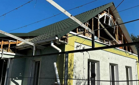Ворожий обстріл Чорнобаївки на Херсонщині: пошкоджені десятки будинків, є поранені