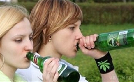 Хто споює учнів на канікулах