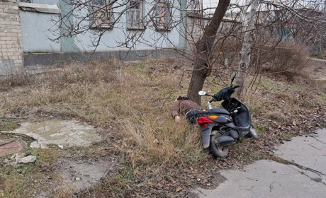 На Херсонщині російські терористи вбили чоловіка — скинули на нього вибухівку з дрона