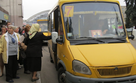 Вартість проїзду 10 грн в межах міста хочуть встановити перевізники. Зросте тариф і в інших зонах