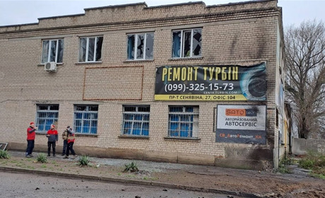 Вікна вибиті вщент. Після обстрілу центр «Надія» у Херсоні шукає будинок для своїх підопічних