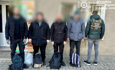 На Новий рік до Молдови за 5 тисяч доларів: на кордоні затримали шістьох чоловіків