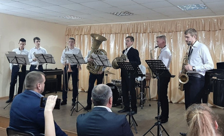 Звучали флейта, туба, саксофон.  Або чому під час фестивалю в музичній школі лунав хіт Деспасіто
